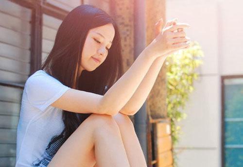 挥着翅膀的女孩