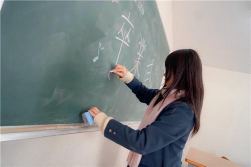 情诗——《采莲子·船动湖光滟滟秋》